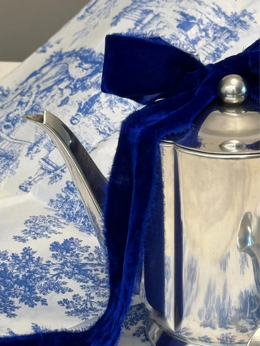 Elegant Vintage Silver-Plated Teapot – Made in Switzerland