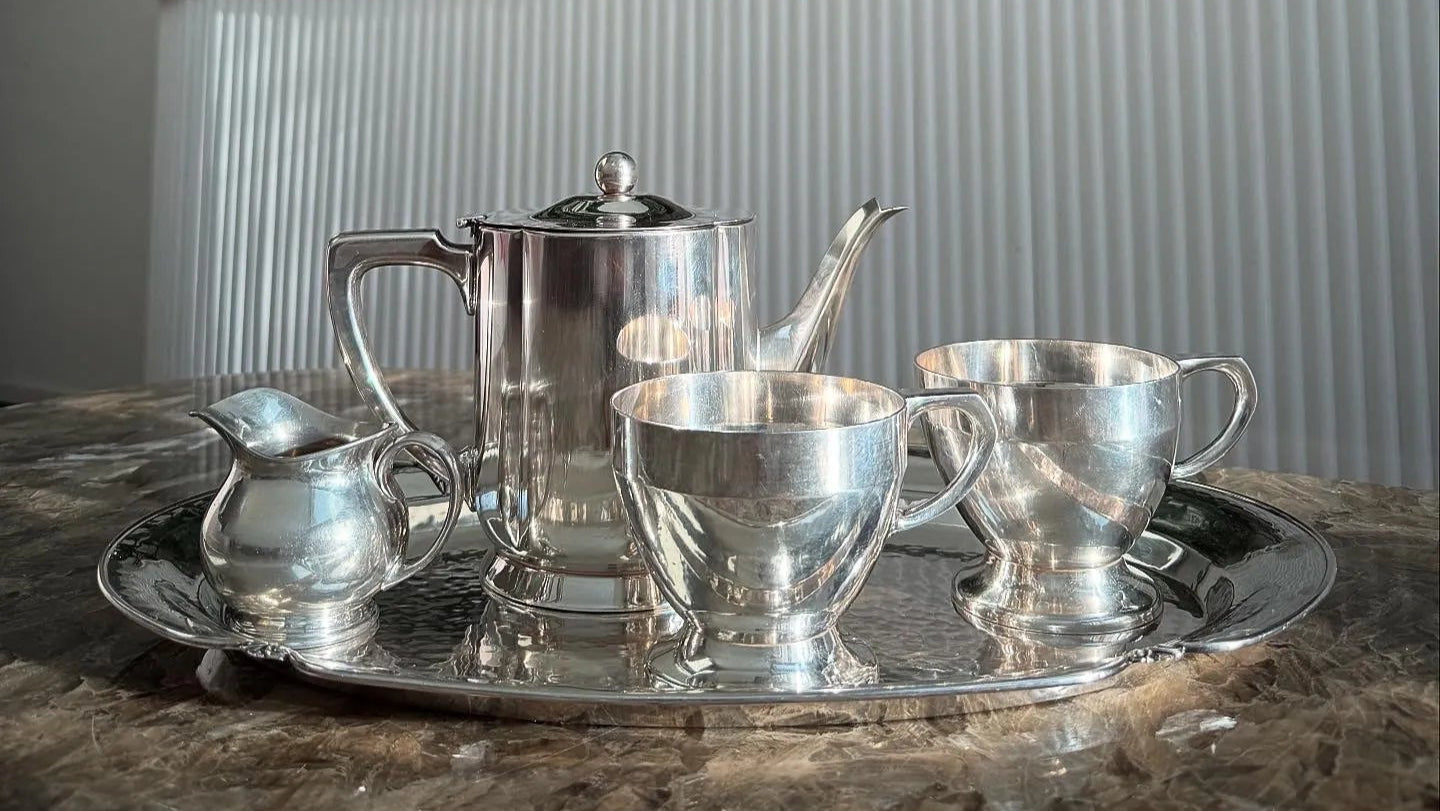 Elegant Vintage Silver-Plated Teapot – Made in Switzerland