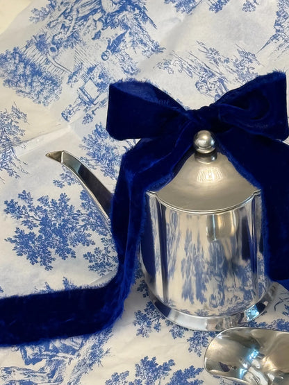 Elegant Vintage Silver-Plated Teapot – Made in Switzerland